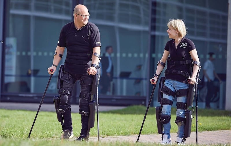 ReWalk_pair 800