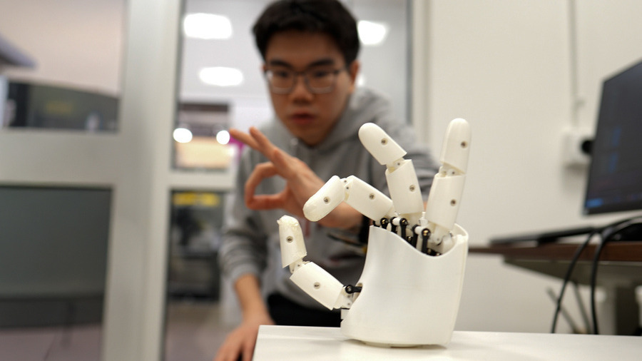 MIT-Hand-Tracker-01-press_0 - Edited