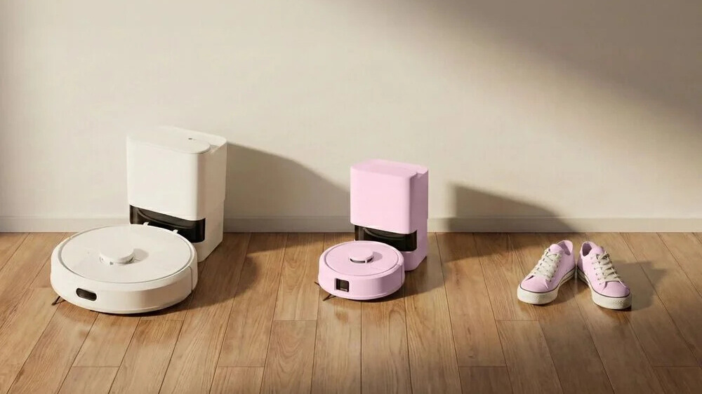 Roomba_Mini_AutoEmpty_Pink_Lifestyle_DTC_Size_Comparison_4000x4000 - Edited