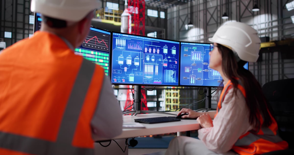 Team Of Engineers Using Scada (1)